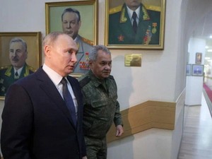 Putin Mendadak ke Markas Militer Rusia yang Awasi Invasi Ukraina