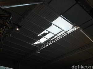 Diterjang Hujan-Angin, Sebagian Atap Food Court Solo Paragon Mall Runtuh