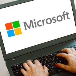 Microsoft Salip Kapitalisasi Pasar Apple, Tembus Rp 44.922 Triliun