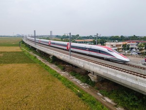 Jakarta dan Bandung Mulai Hujan, Whoosh Tetap Melaju Kencang