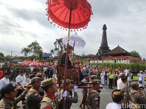 Kirab Budaya Penyambutan Gelar Pahlawan Nasional Raja Klungkung