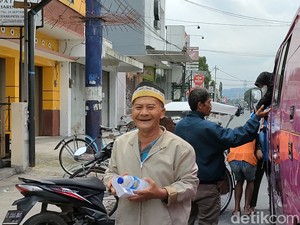 Komunitas Panda, Malaikat Tak Bersayap Bagi Janda dan Dhuafa di Garut