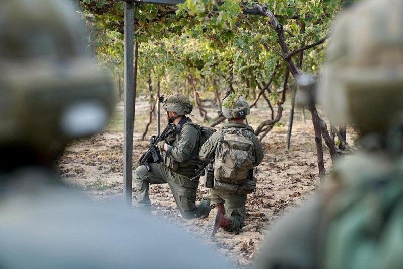 Pasukan Israel dan kelompok Hamas melakukan pertempuran jarak dekat di kota Gaza. (via REUTERS/ISRAELI ARMY HANDOUT) Pasukan Israel dan kelompok Hamas melakukan pertempuran jarak dekat di kota Gaza. (via REUTERS/ISRAELI ARMY HANDOUT)