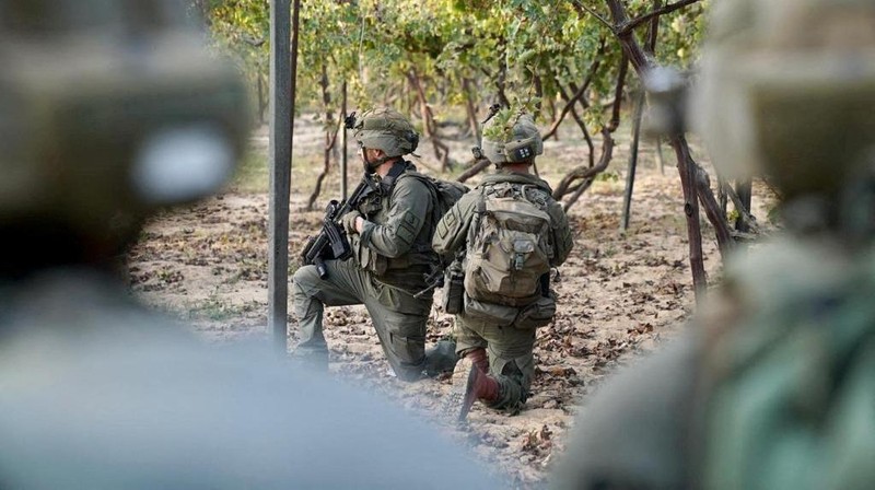Pasukan Israel dan kelompok Hamas melakukan pertempuran jarak dekat di kota Gaza. (via REUTERS/ISRAELI ARMY HANDOUT)