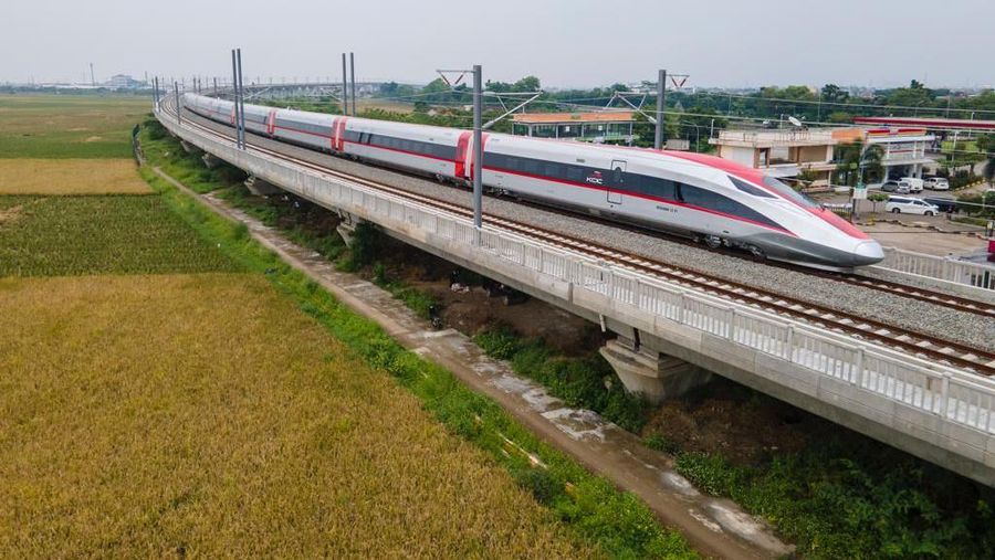 Penampakan ruang kemudi Kereta Cepat Whoosh. (Dok: KCIC)