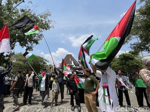 Aksi Bela Palestina di Depan Balai Kota Solo, Massa Datang Naik Ambulans-Kuda