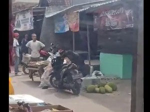 Detik-detik Pedagang di Lampung Bacok Teman Gegara Istri Diajak Ngobrol