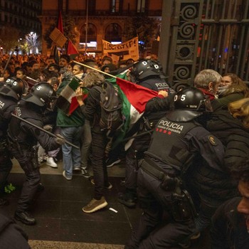 Demo Pro Palestina di Spanyol Pecah, Berakhir Ricuh