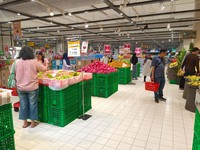 Murah Meriah, Buah Segar di Transmart Diserbu Pengunjung