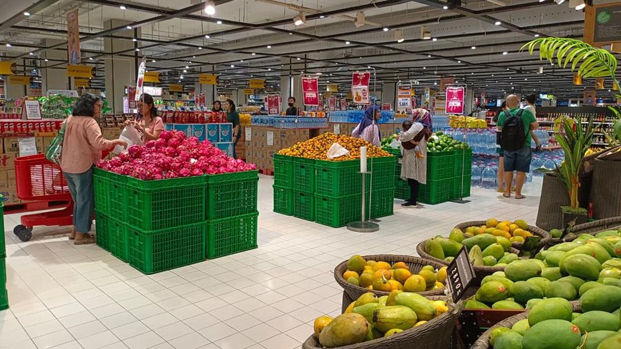Diskon buah di Transmart Full Day Sale. (CNBC Indonesia/Martya Sari)