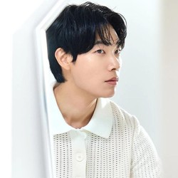 Hati Potek, Agensi Konfirmasi Hyeri & Ryu Jun Yeol Putus