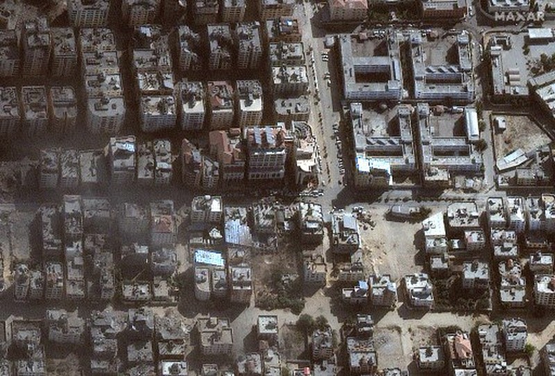 Gambar satelit yang dirilis oleh Maxar Technologies pada 12 November 2023, menunjukkan kerusakan di sekitar Rumah Sakit lapangan Yordania di distrik Tal al-Hawa barat Kota Gaza. (Satellite image 2023 Maxar Technologies / AFP) Gambar satelit yang dirilis oleh Maxar Technologies pada 12 November 2023, menunjukkan kerusakan di sekitar Rumah Sakit lapangan Yordania di distrik Tal al-Hawa barat Kota Gaza. (Satellite image 2023 Maxar Technologies / AFP)