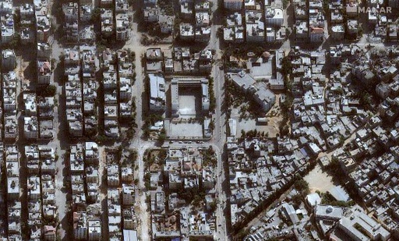 Gambar satelit yang dirilis oleh Maxar Technologies pada 12 November 2023, menunjukkan kerusakan di sekitar Rumah Sakit lapangan Yordania di distrik Tal al-Hawa barat Kota Gaza. (Satellite image 2023 Maxar Technologies / AFP) Gambar satelit yang dirilis oleh Maxar Technologies pada 12 November 2023, menunjukkan kerusakan di sekitar Rumah Sakit lapangan Yordania di distrik Tal al-Hawa barat Kota Gaza. (Satellite image 2023 Maxar Technologies / AFP)