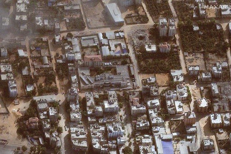 Gambar satelit yang dirilis oleh Maxar Technologies pada 12 November 2023, menunjukkan kerusakan di sekitar Rumah Sakit lapangan Yordania di distrik Tal al-Hawa barat Kota Gaza. (Satellite image 2023 Maxar Technologies / AFP) Gambar satelit yang dirilis oleh Maxar Technologies pada 12 November 2023, menunjukkan kerusakan di sekitar Rumah Sakit lapangan Yordania di distrik Tal al-Hawa barat Kota Gaza. (Satellite image 2023 Maxar Technologies / AFP)