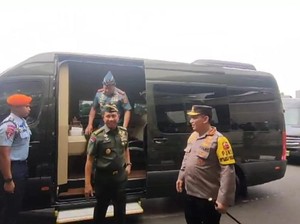 Mercy Hijau Antar Jenderal Agus Subiyanto Uji Kelayakan Panglima TNI
