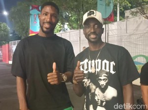 Makan Konate-Boubakary Diarra Kompak Nonton Laga Spanyol Vs Mali di Manahan