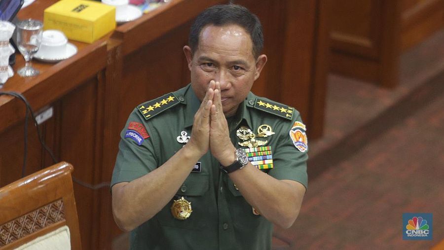 KSAD Jenderal Agus Subiyanto saat menjlani fit and proper test untuk calon Panglima TNI dengan Komisi I DPR RI di Kompleks Parlemen, Senayan, Jakarta, Senin (13/11/2023). Komisi I DPR menyepakati Jenderal Agus Subiyanto, sebagai Panglima TNI baru, menggantikan Laksamana Yudo Margono. Keputusan ini disepakati setelah uji kelayakan dan uji kepatutan panglima TNI. (CNBC Indonesia/Muhammad Sabki)