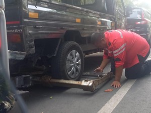 Parkir di Area Steril Stadion Manahan, Mobil Panitia Piala Dunia Diderek