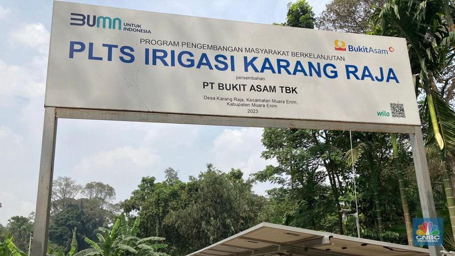 PLTS Irigasi Karang Raja area pertambangan PTBA di Air Laya, Tanjung Enim, Sumatera Selatan.