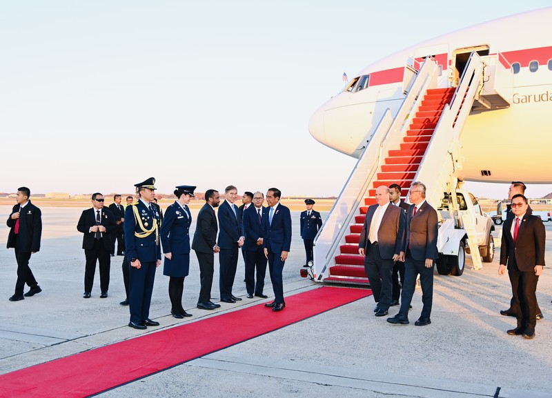 Presiden Joko Widodo beserta rombongan mendarat di Pangkalan Militer Andrews, Washington DC, Amerika Serikat, pada Minggu, (12/11/2023), sekitar pukul 16.20 waktu setempat atau Senin, 13 November 2023 pukul 04.20 WIB. Presiden Joko Widodo beserta rombongan mendarat di Pangkalan Militer Andrews, Washington DC, Amerika Serikat, pada Minggu, (12/11/2023), sekitar pukul 16.20 waktu setempat atau Senin, 13 November 2023 pukul 04.20 WIB. (Dok. Biro Pers Sekretariat Presiden - Laily Rachev)