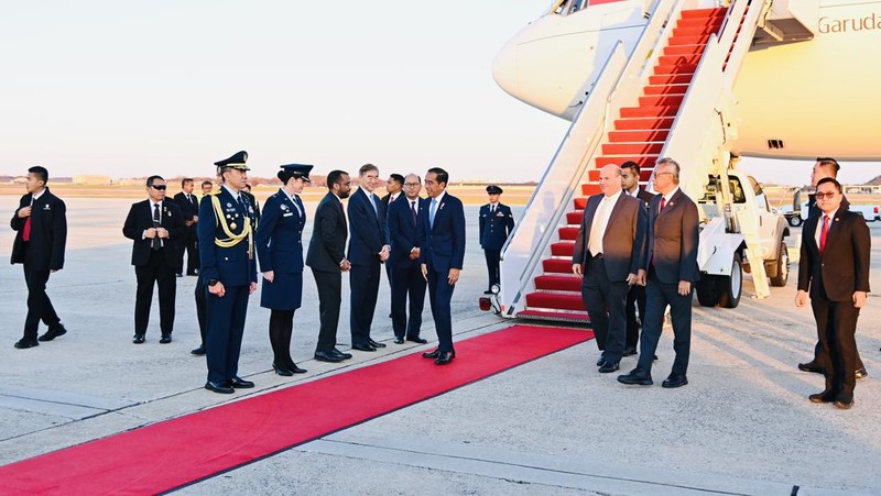 Presiden Joko Widodo beserta rombongan mendarat di Pangkalan Militer Andrews, Washington DC, Amerika Serikat, pada Minggu, (12/11/2023), sekitar pukul 16.20 waktu setempat atau Senin, 13 November 2023 pukul 04.20 WIB. (Dok. Biro Pers Sekretariat Presiden - Laily Rachev)