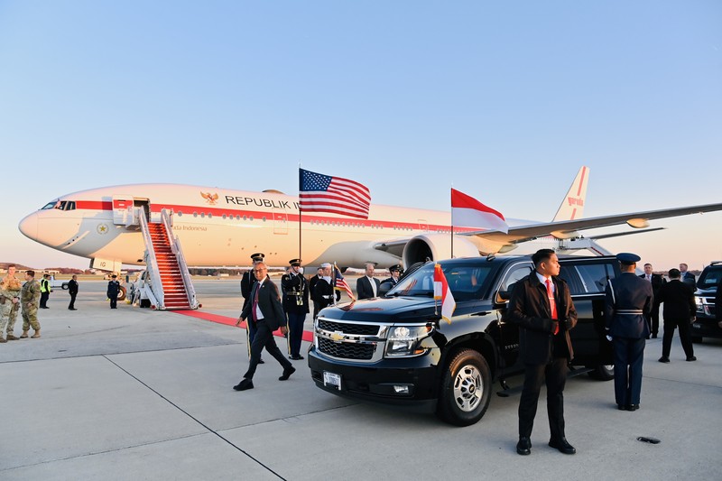 Presiden Joko Widodo beserta rombongan mendarat di Pangkalan Militer Andrews, Washington DC, Amerika Serikat, pada Minggu, (12/11/2023), sekitar pukul 16.20 waktu setempat atau Senin, 13 November 2023 pukul 04.20 WIB. Presiden Joko Widodo beserta rombongan mendarat di Pangkalan Militer Andrews, Washington DC, Amerika Serikat, pada Minggu, (12/11/2023), sekitar pukul 16.20 waktu setempat atau Senin, 13 November 2023 pukul 04.20 WIB. (Dok. Biro Pers Sekretariat Presiden - Laily Rachev)