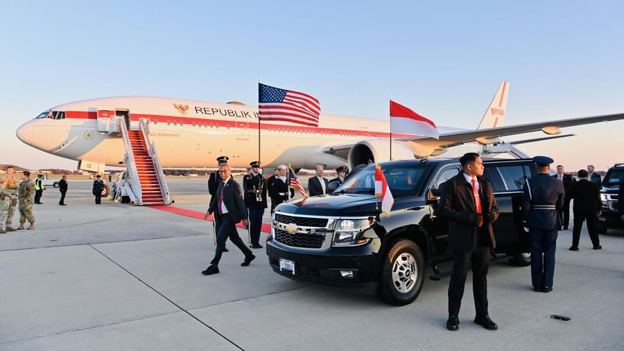 Presiden Joko Widodo beserta rombongan mendarat di Pangkalan Militer Andrews, Washington DC, Amerika Serikat, pada Minggu, (12/11/2023), sekitar pukul 16.20 waktu setempat atau Senin, 13 November 2023 pukul 04.20 WIB. (Dok. Biro Pers Sekretariat Presiden - Laily Rachev)
