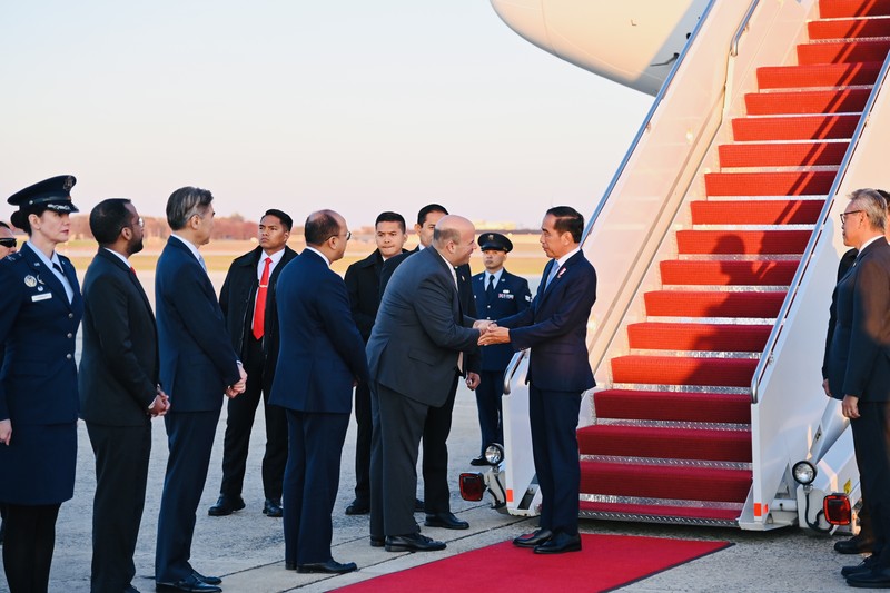 Presiden Joko Widodo beserta rombongan mendarat di Pangkalan Militer Andrews, Washington DC, Amerika Serikat, pada Minggu, (12/11/2023), sekitar pukul 16.20 waktu setempat atau Senin, 13 November 2023 pukul 04.20 WIB. Presiden Joko Widodo beserta rombongan mendarat di Pangkalan Militer Andrews, Washington DC, Amerika Serikat, pada Minggu, (12/11/2023), sekitar pukul 16.20 waktu setempat atau Senin, 13 November 2023 pukul 04.20 WIB. (Dok. Biro Pers Sekretariat Presiden - Laily Rachev)