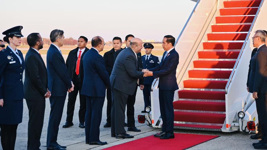 Presiden Joko Widodo beserta rombongan mendarat di Pangkalan Militer Andrews, Washington DC, Amerika Serikat, pada Minggu, (12/11/2023), sekitar pukul 16.20 waktu setempat atau Senin, 13 November 2023 pukul 04.20 WIB. (Dok. Biro Pers Sekretariat Presiden - Laily Rachev)