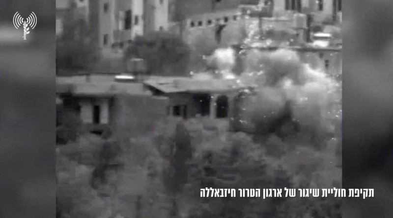 Asap mengepul terlihat dari perbatasan Israel-Lebanon di Israel utara, 12 November 2023. (REUTERS/Evelyn Hockstein)