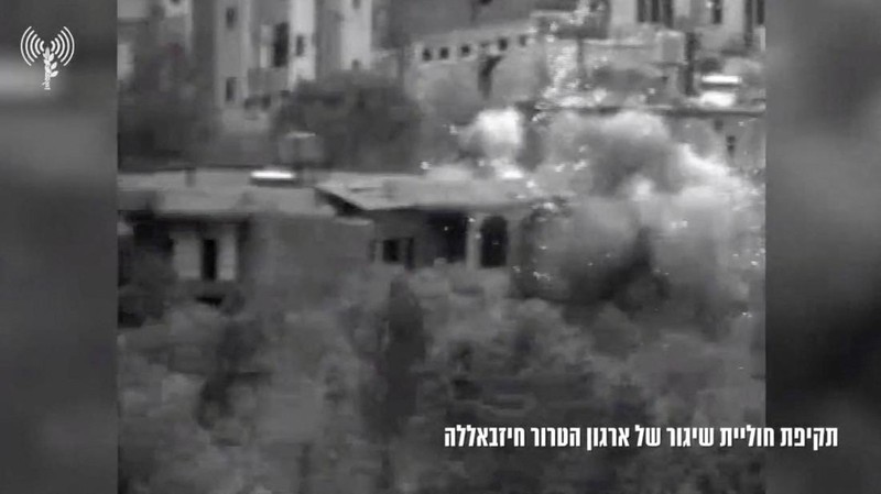 Asap mengepul terlihat dari perbatasan Israel-Lebanon di Israel utara, 12 November 2023. (REUTERS/Evelyn Hockstein)