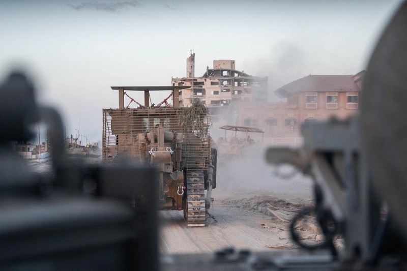 Tentara Israel saat operasi darat tentara Israel melawan kelompok Islam Palestina Hamas, di Jalur Gaza, Senin (13/11/2023). (Israel Defense Forces/Handout via REUTERS) Tentara Israel saat operasi darat tentara Israel melawan kelompok Islam Palestina Hamas, di Jalur Gaza, Senin (13/11/2023). (Israel Defense Forces/Handout via REUTERS)