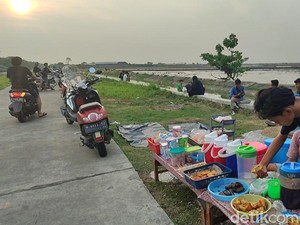 Syahdu! Menikmati Sunset di Pinggir Sawah Desa Mranak Demak