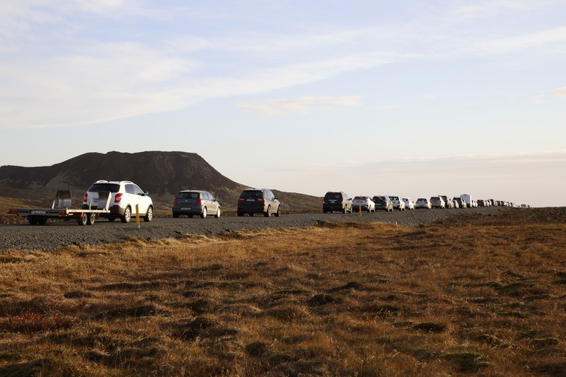 Gambaran umum kerusakan akibat aktivitas gunung berapi di lapangan golf, di Grindavik, Islandia 11 November 2023. Gambaran umum kerusakan akibat aktivitas gunung berapi di lapangan golf, di Grindavik, Islandia 11 November 2023. (RUV/Ragnar Visage/Handout via REUTERS)
