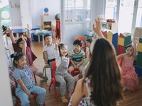 Belajar dari Emy Aghnia, Lebih Aman & Hemat Pakai Suster atau Daycare?
