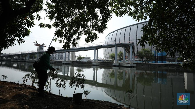 Jembatan Penyebrangan Orang (JPO) di sisi Utara Stadion Jakarta Internasional Stadium (JIS), Selasa (14/11/2023). (CNBC Indonesia/Tri Susilo)