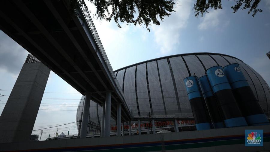 Jembatan Penyebrangan Orang (JPO) di sisi Utara Stadion Jakarta Internasional Stadium (JIS), Selasa (14/11/2023). (CNBC Indonesia/Tri Susilo)