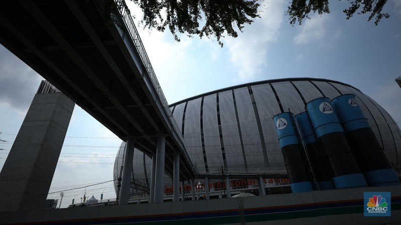 Jembatan Penyebrangan Orang (JPO) di sisi Utara Stadion Jakarta Internasional Stadium (JIS), Selasa (14/11/2023). (CNBC Indonesia/Tri Susilo)