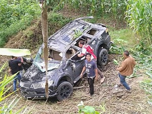 Mobil Pasutri Terjun ke Jurang Sedalam 15 Meter di Taput