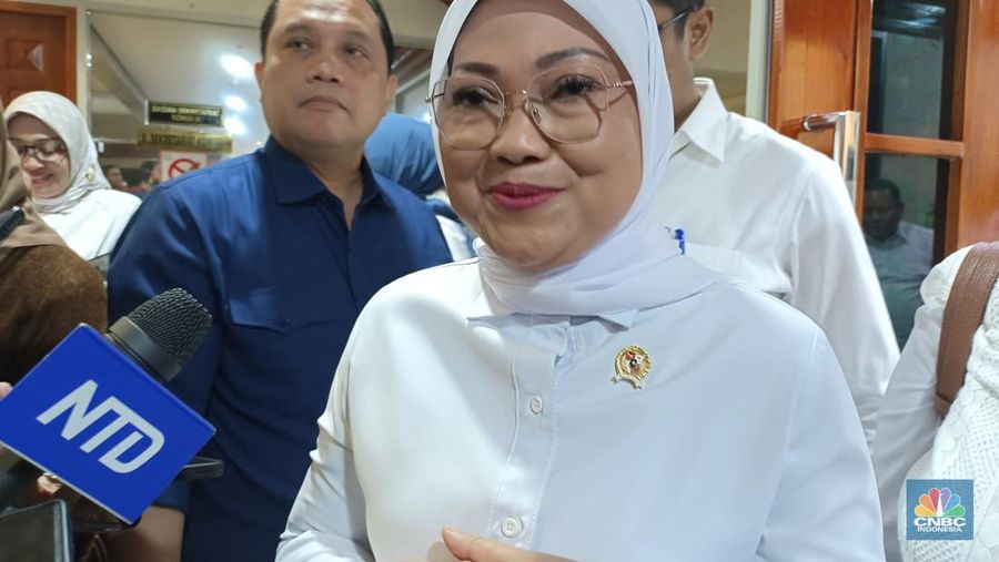Menteri Ketenagakerjaan (Menaker) Ida Fauziyah menyebut kenaikan upah minimum tahun 2024 tidak dibatasi maksimal 10% seperti tahun 2023. Hal ini sebagaimana termaktub dalam Peraturan Pemerintah (PP) Nomor 51 Tahun 2023. (վ/Martyasari Rizky)