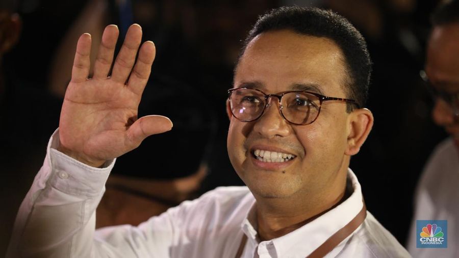 Pasangan Bakal Calon Presiden Anies Baswedan dan Muhaimin Iskandar tiba di gedung Komisi Pemilihan Umum (KPU) jelang pengundian nomor urut Capres-Cawapres pada Selasa (14/11/2023). (CNBC Indonesia/Tri Susilo)