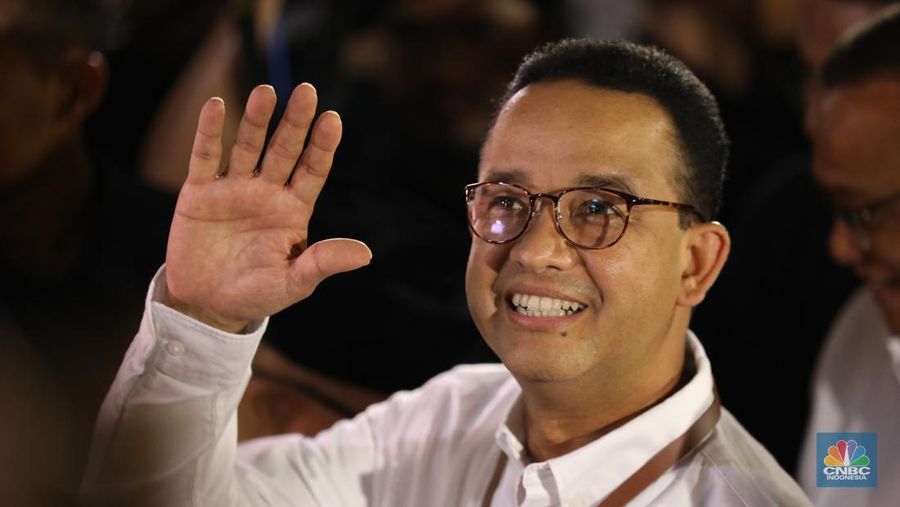 Pasangan Bakal Calon Presiden Anies Baswedan dan Muhaimin Iskandar tiba di gedung Komisi Pemilihan Umum (KPU) jelang pengundian nomor urut Capres-Cawapres pada Selasa (14/11/2023). (CNBC Indonesia/Tri Susilo)