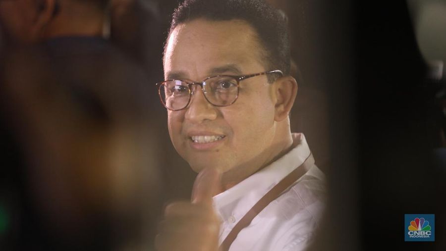 Pasangan Bakal Calon Presiden Anies Baswedan dan Muhaimin Iskandar tiba di gedung Komisi Pemilihan Umum (KPU) jelang pengundian nomor urut Capres-Cawapres pada Selasa (14/11/2023). (CNBC Indonesia/Tri Susilo)