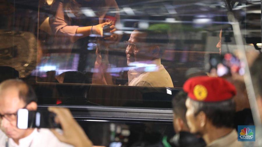 Pasangan Bakal Calon Presiden Anies Baswedan dan Muhaimin Iskandar tiba di gedung Komisi Pemilihan Umum (KPU) jelang pengundian nomor urut Capres-Cawapres pada Selasa (14/11/2023). (CNBC Indonesia/Tri Susilo)