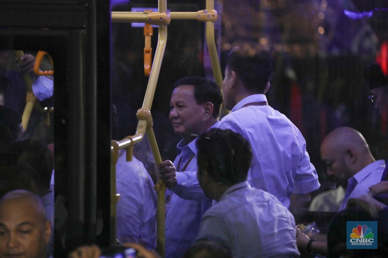 Pasangan Bakal Calon Presiden Anies Baswedan dan Muhaimin Iskandar tiba di gedung Komisi Pemilihan Umum (KPU) jelang pengundian nomor urut Capres-Cawapres pada Selasa (14/11/2023). Pasangan Bakal Calon Presiden Anies Baswedan dan Muhaimin Iskandar tiba di gedung Komisi Pemilihan Umum (KPU) jelang pengundian nomor urut Capres-Cawapres pada Selasa (14/11/2023). (CNBC Indonesia/Tri Susilo)
