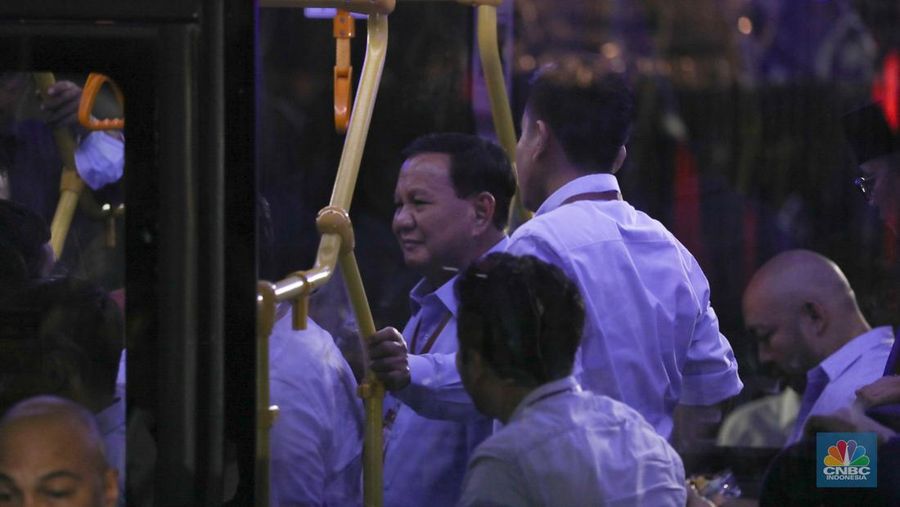 Pasangan Bakal Calon Presiden Anies Baswedan dan Muhaimin Iskandar tiba di gedung Komisi Pemilihan Umum (KPU) jelang pengundian nomor urut Capres-Cawapres pada Selasa (14/11/2023). (CNBC Indonesia/Tri Susilo)
