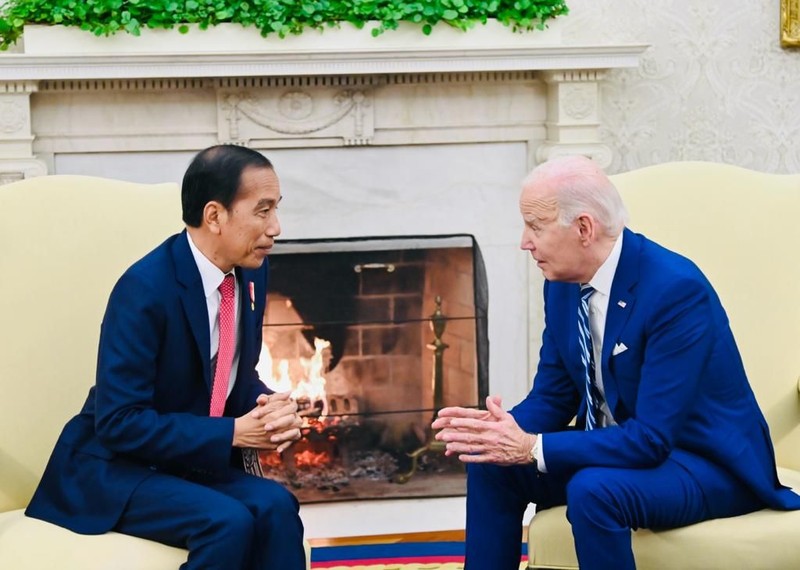 Presiden Jokowi tiba di Gedung Putih, Washington DC, Amerika Serikat, pada Senin (13/11/2023) sekira pukul 16.20 WS atau Selasa (14/11/2023) pukul 04.20 WIB. Presiden Jokowi tiba di Gedung Putih, Washington DC, Amerika Serikat, pada Senin (13/11/2023) sekira pukul 16.20 WS atau Selasa (14/11/2023) pukul 04.20 WIB. (Dok. BPMI Setpres/Laily Rachev)