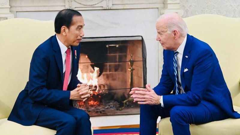 Presiden Jokowi tiba di Gedung Putih, Washington DC, Amerika Serikat, pada Senin (13/11/2023) sekira pukul 16.20 WS atau Selasa (14/11/2023) pukul 04.20 WIB. (Dok. BPMI Setpres/Laily Rachev)
