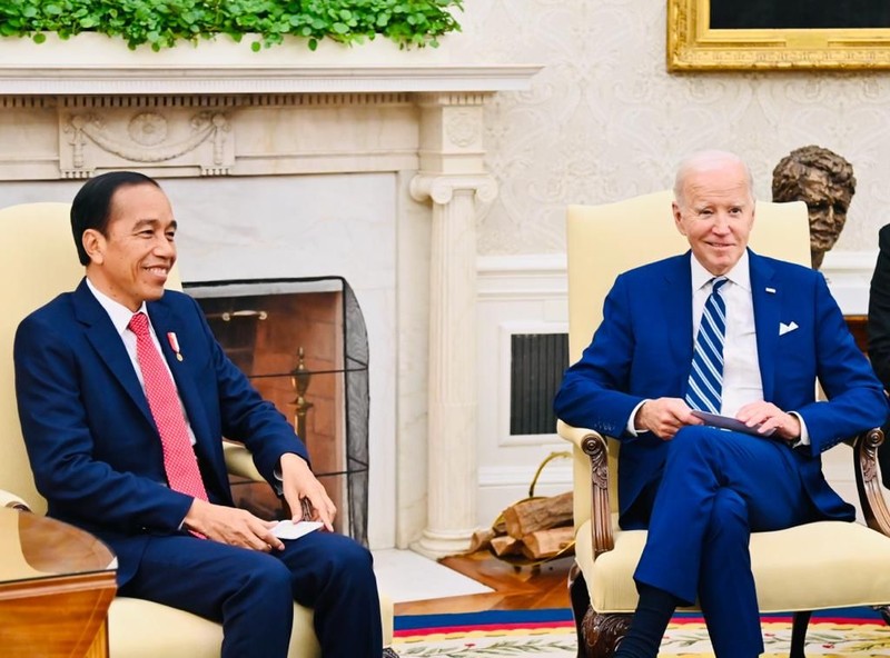 Presiden Jokowi tiba di Gedung Putih, Washington DC, Amerika Serikat, pada Senin (13/11/2023) sekira pukul 16.20 WS atau Selasa (14/11/2023) pukul 04.20 WIB. Presiden Jokowi tiba di Gedung Putih, Washington DC, Amerika Serikat, pada Senin (13/11/2023) sekira pukul 16.20 WS atau Selasa (14/11/2023) pukul 04.20 WIB. (Dok. BPMI Setpres/Laily Rachev)