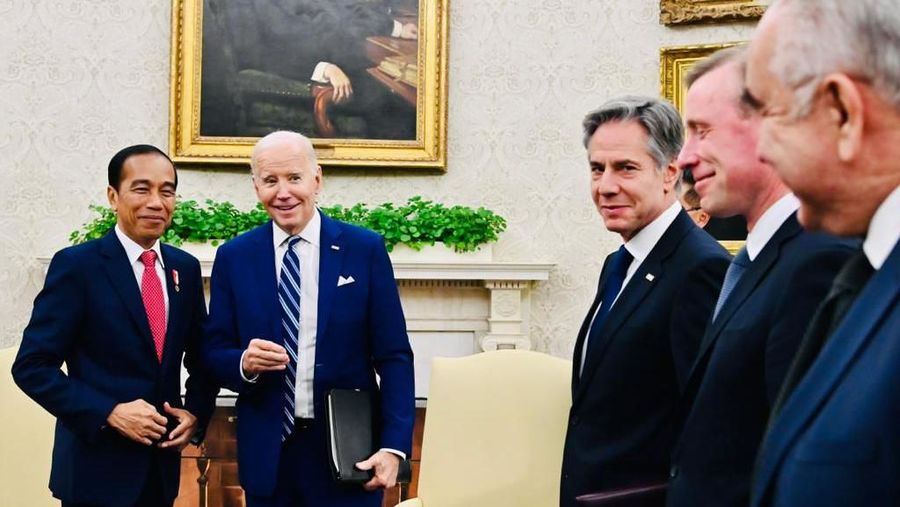 Presiden Jokowi tiba di Gedung Putih, Washington DC, Amerika Serikat, pada Senin (13/11/2023) sekira pukul 16.20 WS atau Selasa (14/11/2023) pukul 04.20 WIB. (Dok. BPMI Setpres/Laily Rachev)